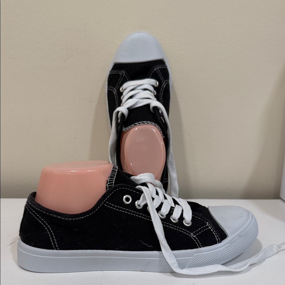 NEW - Bobbie Brooks Black and White Sneakers ( sz 8) - Picture 2 of 5